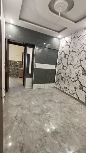 Room in 2 BHK Apartment at Highland Park Chandigarh, Bhabat – for Rent