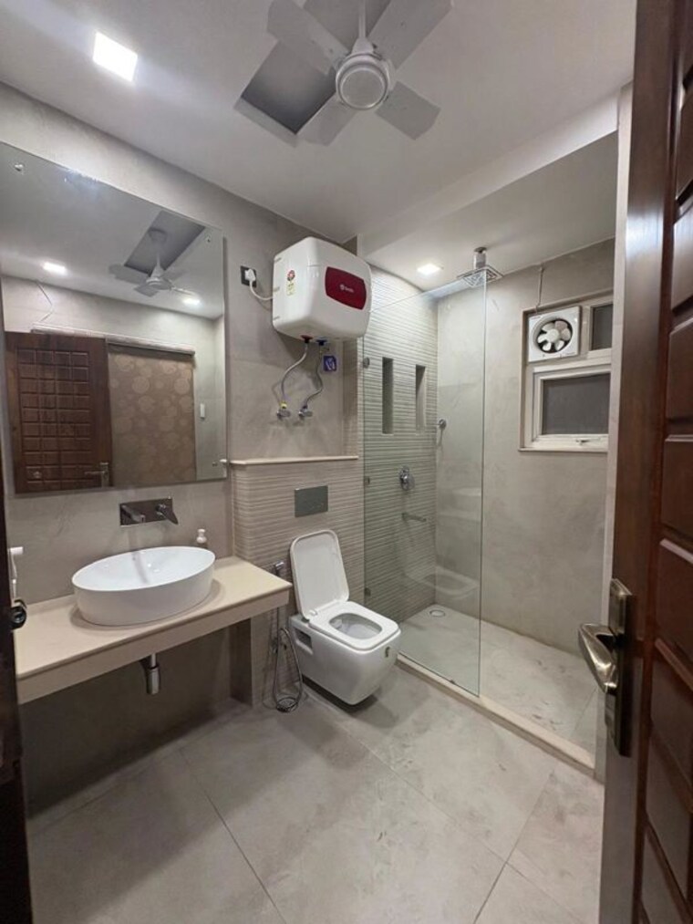 Team Area, sushant lok i 3 Bedroom 215 Sq.Yd. Builder Floor In Sushant Lok I Gurgaon 10606603