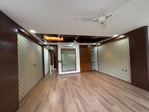 Room in 3 BHK Builder Floor at Sushant Lok I – for Rent