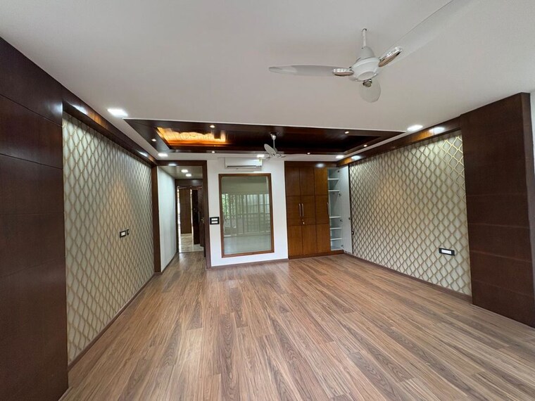 Room, sushant lok i 3 Bedroom 215 Sq.Yd. Builder Floor In Sushant Lok I Gurgaon 10606603