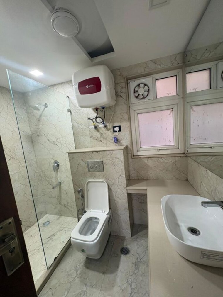 Bathroom, sushant lok i 3 Bedroom 215 Sq.Yd. Builder Floor In Sushant Lok I Gurgaon 10606603