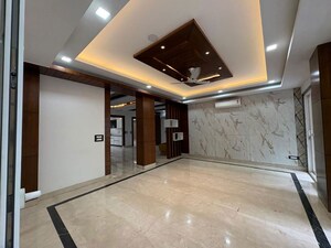 Room in 3 BHK Builder Floor at Sushant Lok I – for Rent
