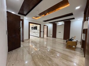 Room in 3 BHK Builder Floor at Sushant Lok I – for Rent