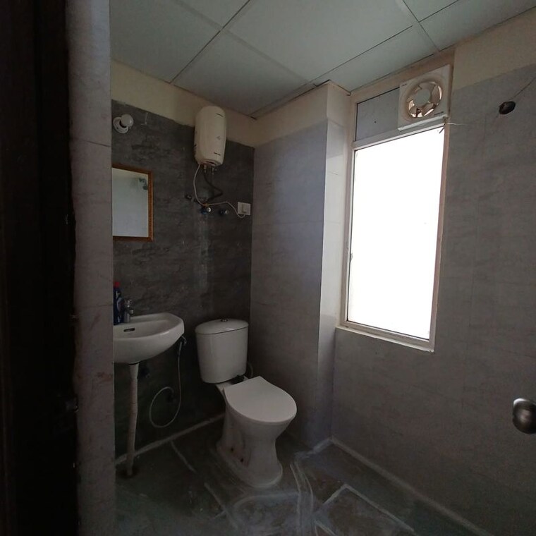 Bathroom, amrapali-leisure-park 3.5 Bedroom 1045 Sq.Ft. Apartment In Amrapali Leisure Valley Greater Noida 10606527