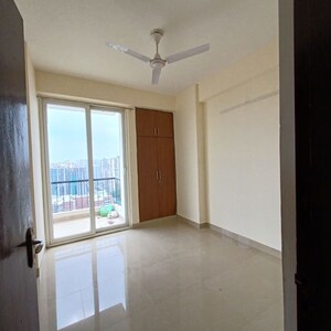 Room in 3.5 BHK Apartment at Amrapali Leisure Park, Amrapali Leisure Valley – for Rent