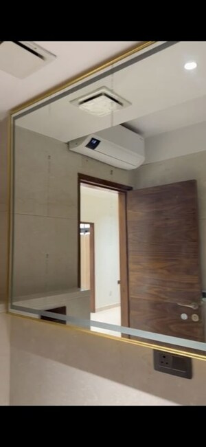 Room in 3 BHK Apartment at Destino Central Park, Sector 33 – for Rent