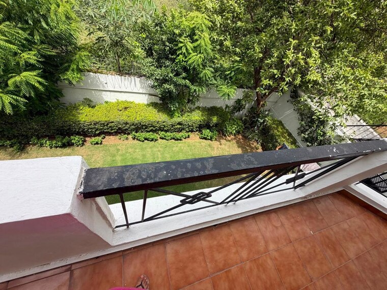 Balcony, dlf phase i 3 Bedroom 500 Sq.Yd. Builder Floor In Dlf Phase I Gurgaon 10606615