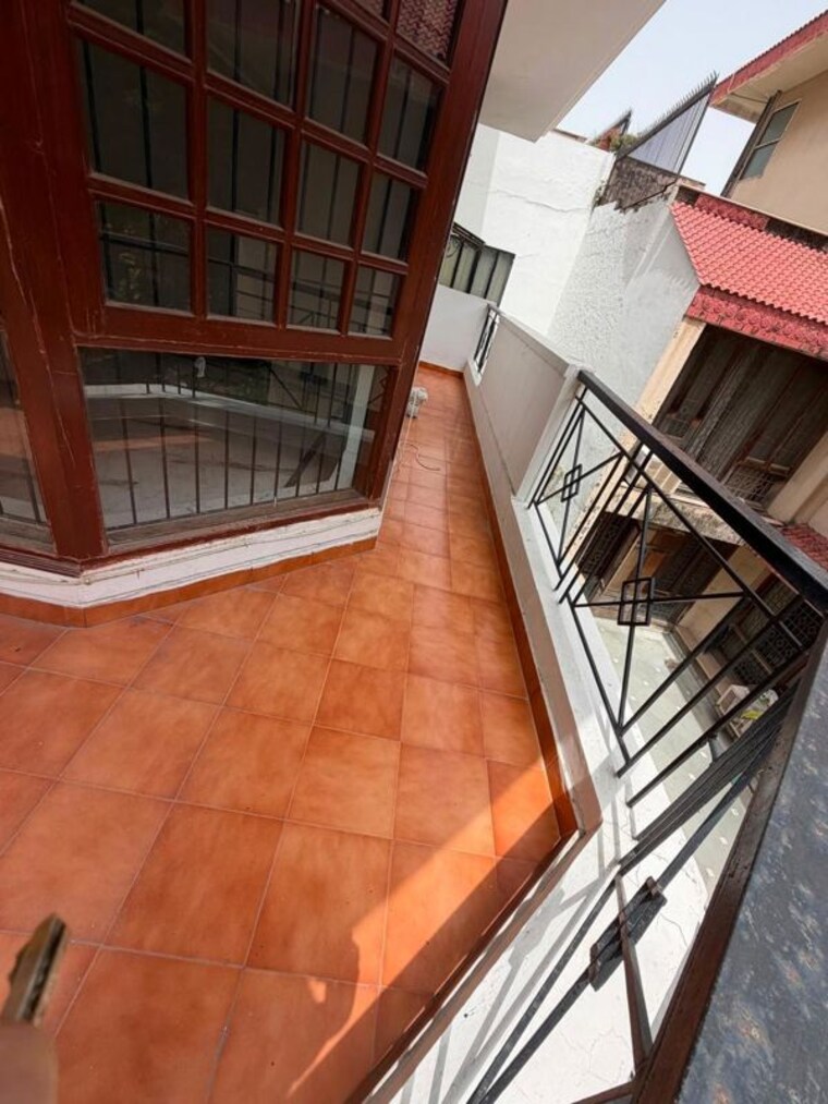 Balcony, dlf phase i 3 Bedroom 500 Sq.Yd. Builder Floor In Dlf Phase I Gurgaon 10606615