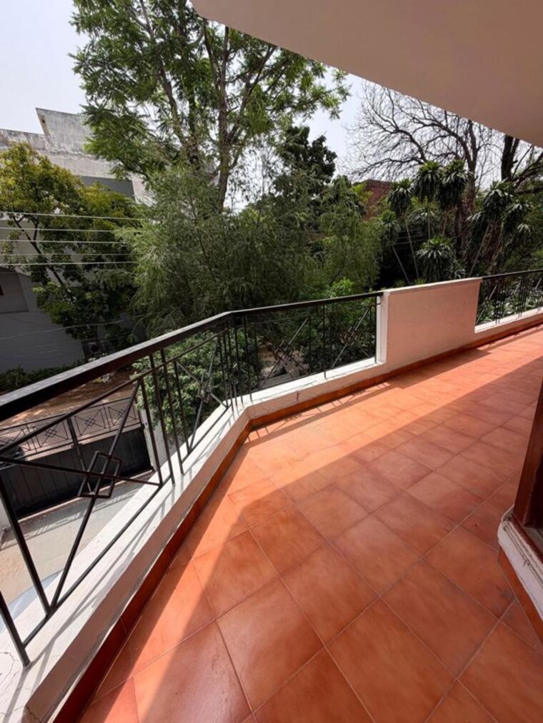 Balcony, dlf phase i 3 Bedroom 500 Sq.Yd. Builder Floor In Dlf Phase I Gurgaon 10606615