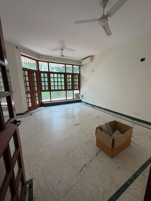 Balcony in 3 BHK Builder Floor at Dlf Phase I – for Rent