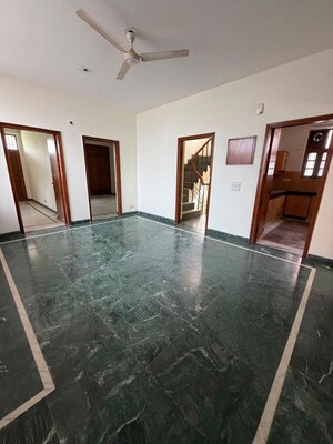 Balcony in 3 BHK Builder Floor at Dlf Phase I – for Rent