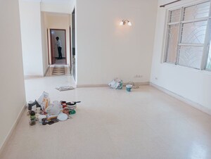 Room in 3.5 BHK Apartment at Parsvnath Green Ville, Sector 48 – for Rent