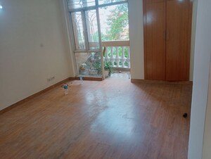 Room in 3.5 BHK Apartment at Parsvnath Green Ville, Sector 48 – for Rent