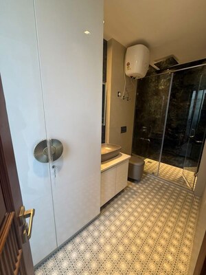 Bathroom in 3 BHK Builder Floor at Dlf Phase ii – for Rent