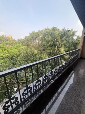 Balcony in 3 BHK Builder Floor at Dlf Phase ii – for Rent