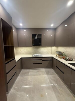 Kitchen in 3 BHK Builder Floor at Dlf Phase ii – for Rent