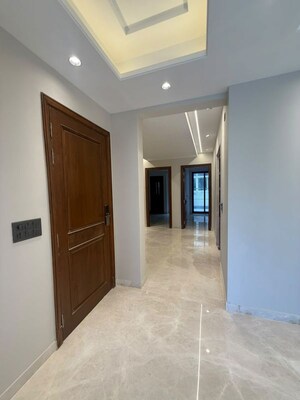 Room in 3 BHK Builder Floor at Dlf Phase ii – for Rent