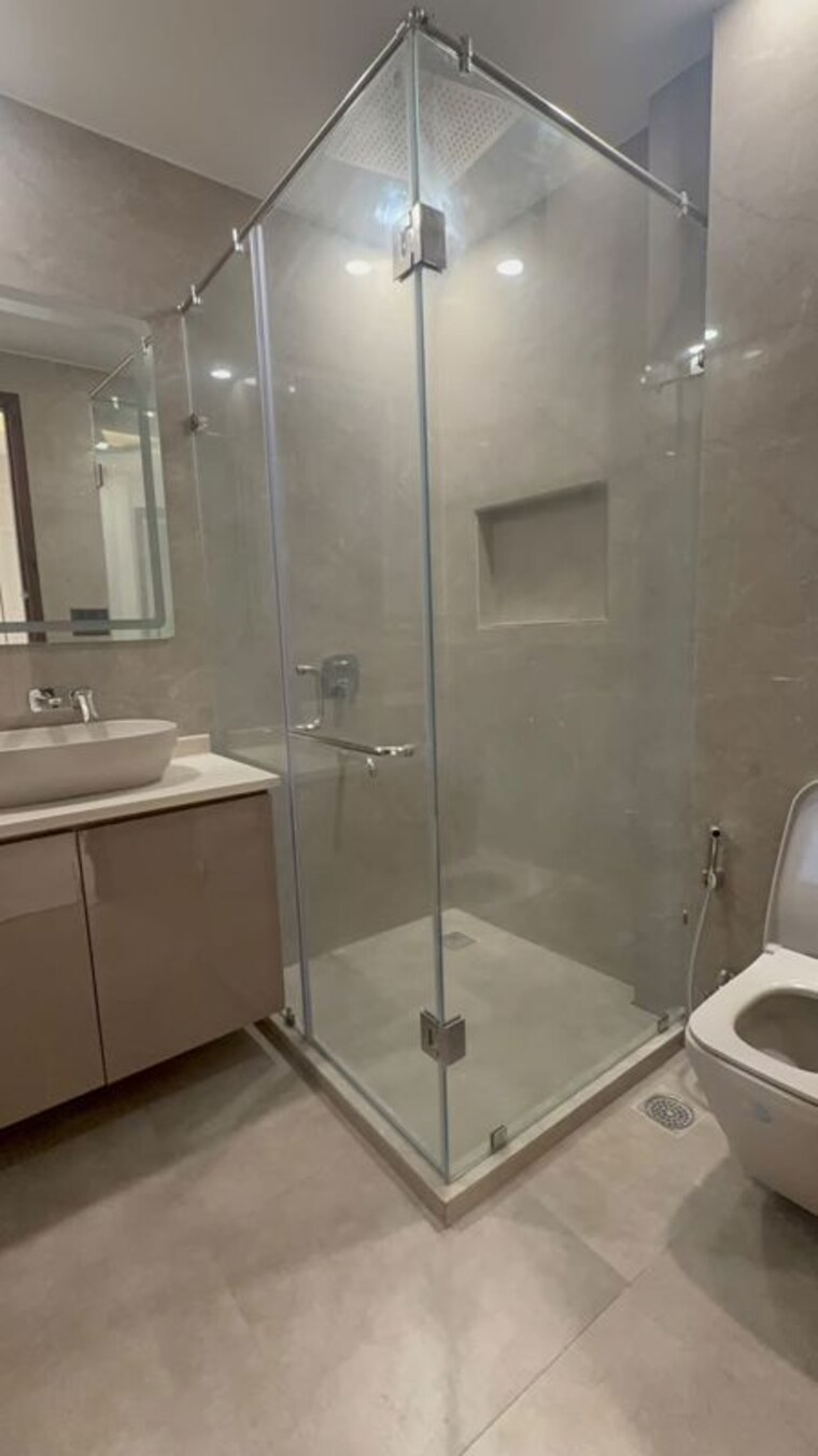 Bathroom, dlf phase ii 3 Bedroom 215 Sq.Yd. Builder Floor In Dlf Phase ii Gurgaon 10606631