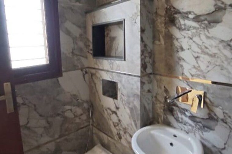 Bathroom, sector 7 3 Bedroom 2250 Sq.Ft. Builder Floor In Sector 7 Gurgaon 10606610