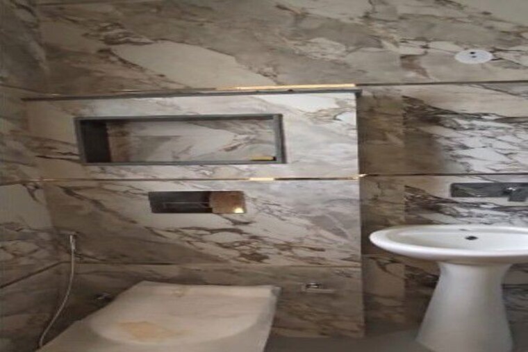 Bathroom, sector 7 3 Bedroom 2250 Sq.Ft. Builder Floor In Sector 7 Gurgaon 10606610