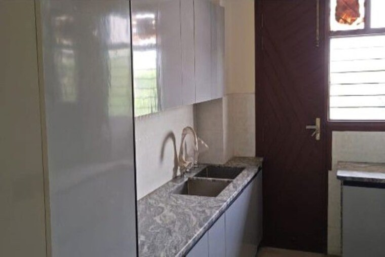 Bathroom, sector 7 3 Bedroom 2250 Sq.Ft. Builder Floor In Sector 7 Gurgaon 10606610