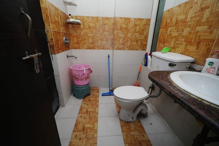 Attached Bathroom, supertech-livingston 2 Bedroom 1320 Sq.Ft. Apartment In Sain Vihar Ghaziabad 10606639