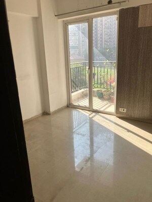 3 BHK Apartment For Rent in Nirala World Estate I, Tech Zone 4 Greater Noida