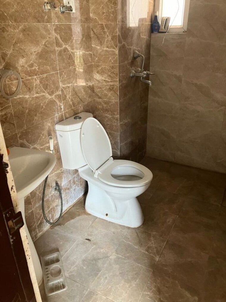 Bathroom, nirala-world-estate-i 3 Bedroom 1440 Sq.Ft. Apartment In Tech Zone 4 Greater Noida Greater Noida 10606638