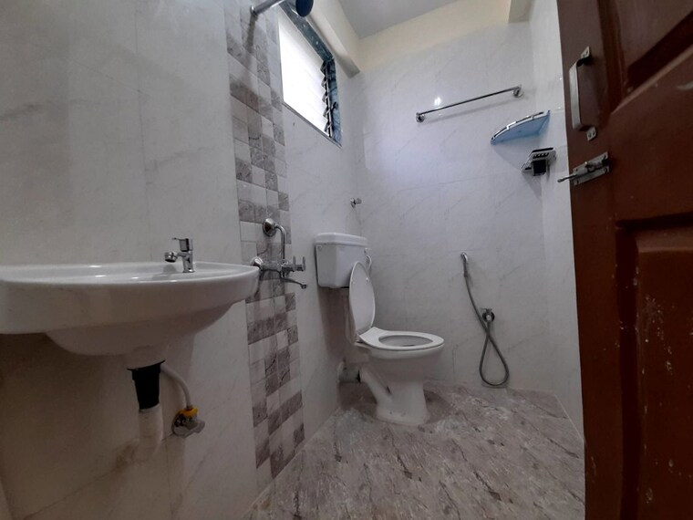 Bathroom, shiv-dham-apartment 2 Bedroom 900 Sq.Ft. Apartment In Goregaon East Mumbai 10605739