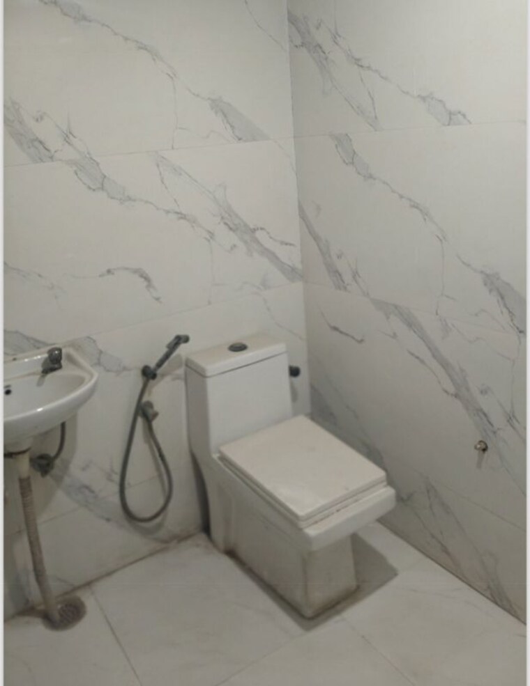 Bathroom, vipul-world-floors 1 RK 200 Sq.Ft. Builder Floor In Sector 48 Gurgaon 10605744