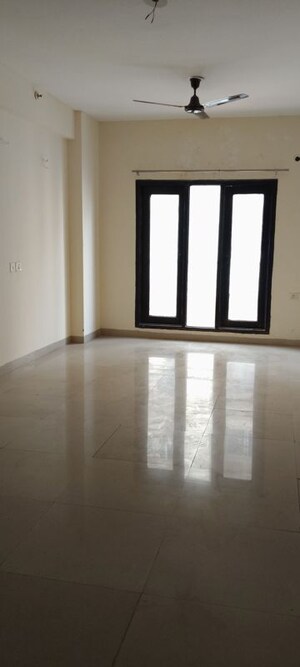 Room in 3 BHK Apartment at Adore Happy Homes Grand, Sector 85 – for Sale