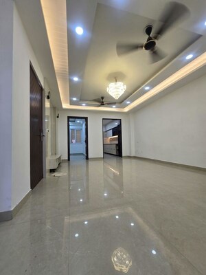 Room in 3 BHK Apartment at Chattarpur – for Rent