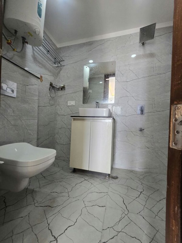Bathroom, chattarpur 3 Bedroom 1500 Sq.Ft. Apartment In Chattarpur Delhi 10605748