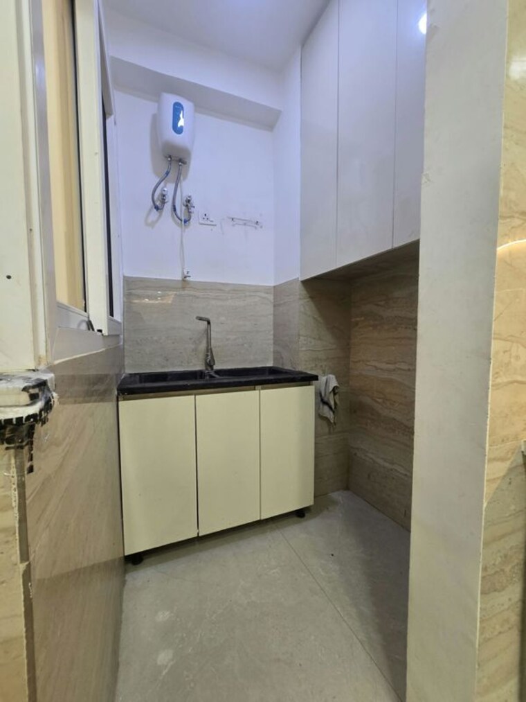 Bathroom, chattarpur 3 Bedroom 1500 Sq.Ft. Apartment In Chattarpur Delhi 10605748