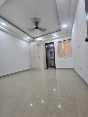 Room in 3 BHK Apartment at Chattarpur – for Rent
