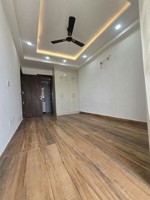 Room in 3 BHK Apartment at Chattarpur – for Rent