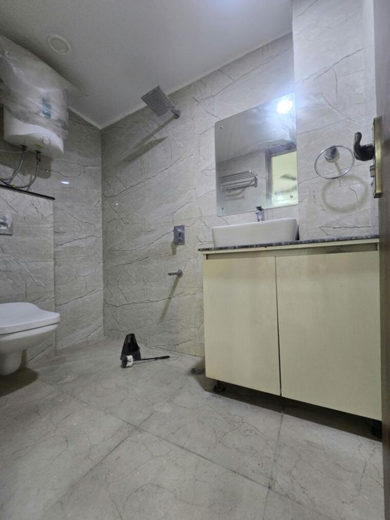 Bathroom, chattarpur 3 Bedroom 1500 Sq.Ft. Apartment In Chattarpur Delhi 10605748