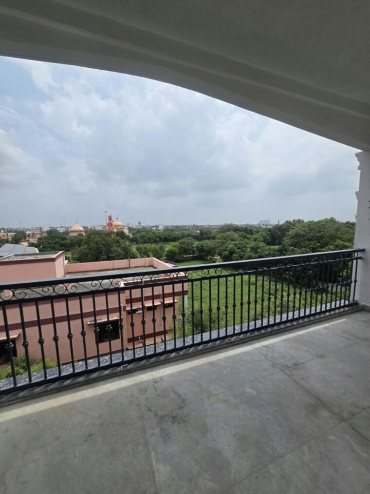 Balcony, chattarpur 3 Bedroom 1500 Sq.Ft. Apartment In Chattarpur Delhi 10605748