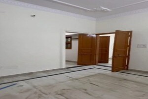 Room in 3 BHK Independent House at Sector 7 – for Sale