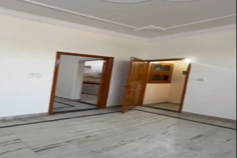 Room, sector 7 3 Bedroom 60 Sq.Yd. Independent House In Sector 7 Gurgaon 10606689