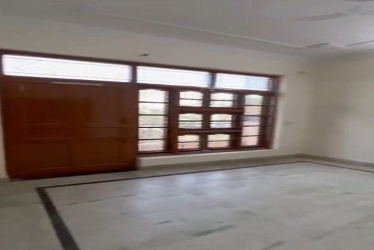 Room, sector 7 3 Bedroom 60 Sq.Yd. Independent House In Sector 7 Gurgaon 10606689