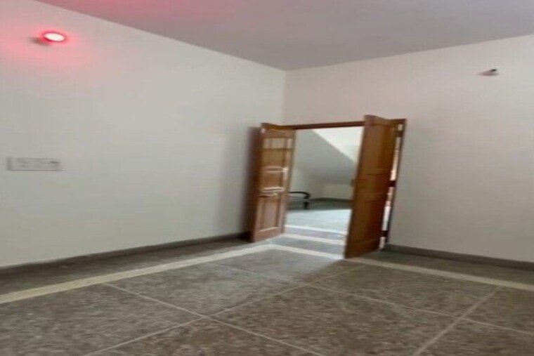 Room, sector 7 3 Bedroom 60 Sq.Yd. Independent House In Sector 7 Gurgaon 10606689