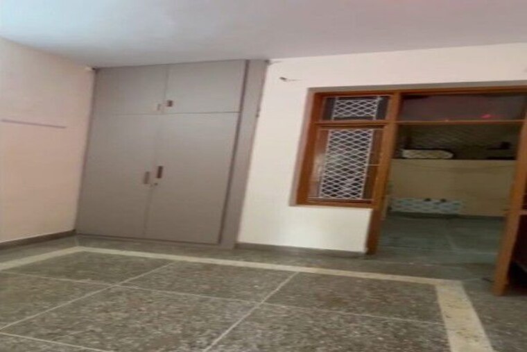 Room, sector 7 3 Bedroom 60 Sq.Yd. Independent House In Sector 7 Gurgaon 10606689