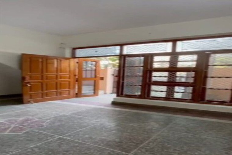  Parking, sector 7 3 Bedroom 60 Sq.Yd. Independent House In Sector 7 Gurgaon 10606689