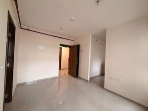 Room in 1 BHK Apartment at Piramal Vaikunth, Balkum Pada – for Rent