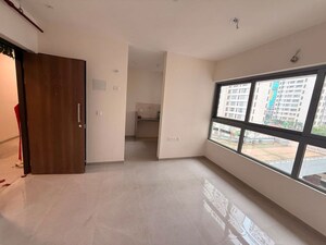 Room in 1 BHK Apartment at Piramal Vaikunth, Balkum Pada – for Rent