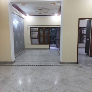 Room in 3 BHK Builder Floor at Sector 31 – for Rent
