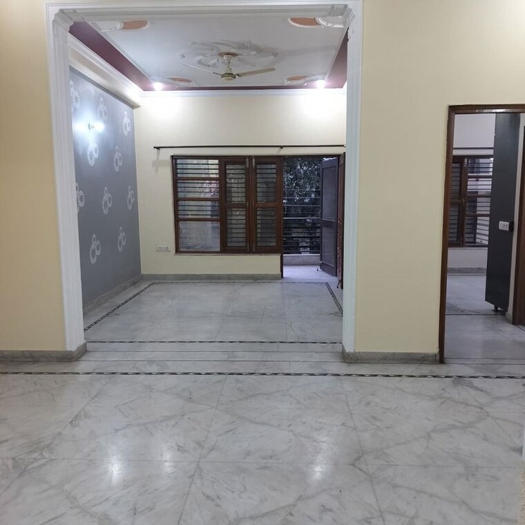 Room, sector 31 3 Bedroom 2350 Sq.Ft. Builder Floor In Sector 31 Gurgaon 10605750