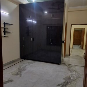 Room in 3 BHK Builder Floor at Sector 31 – for Rent