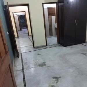 Room in 3 BHK Builder Floor at Sector 31 – for Rent
